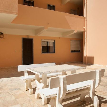 Sao Bernardino Beach House Atouguia Da Baleia Luaran gambar