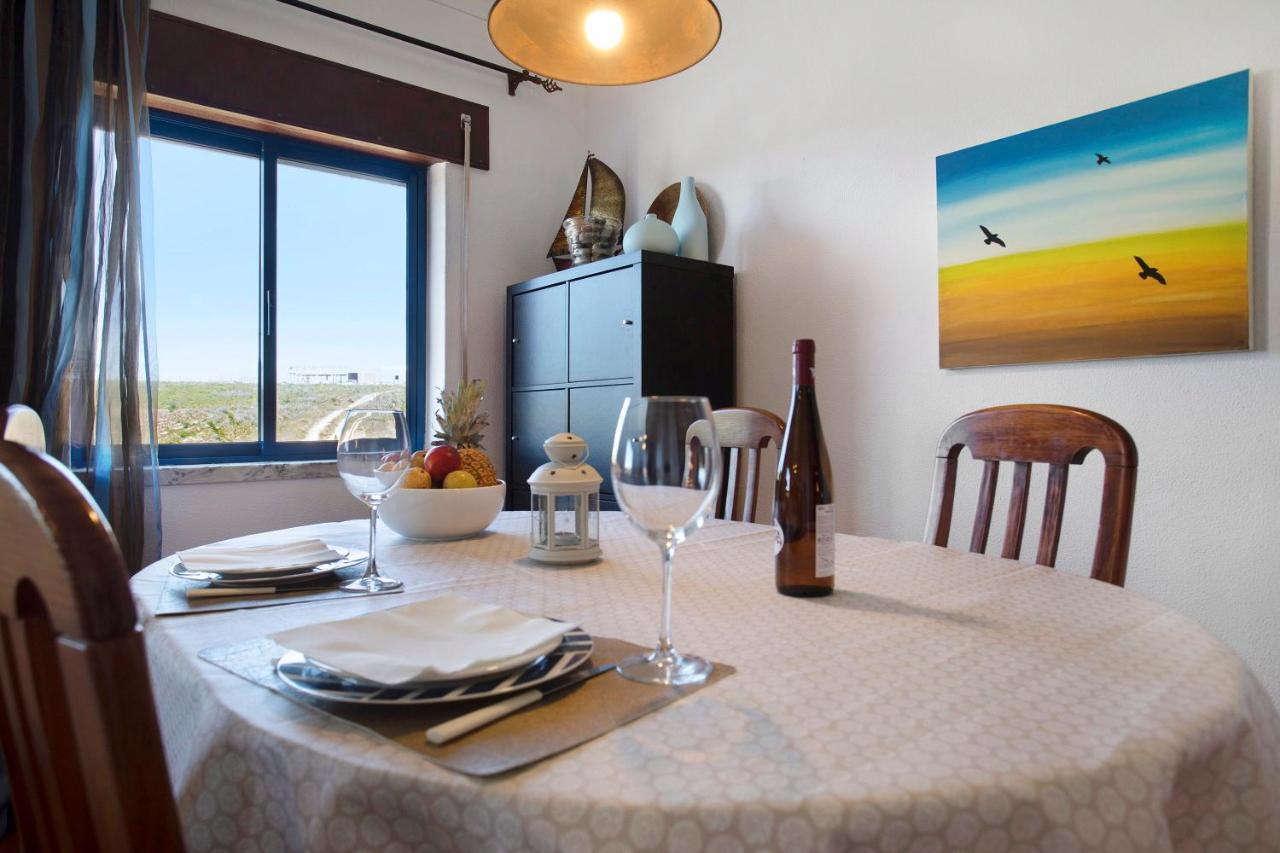 Sao Bernardino Beach House Atouguia Da Baleia Luaran gambar