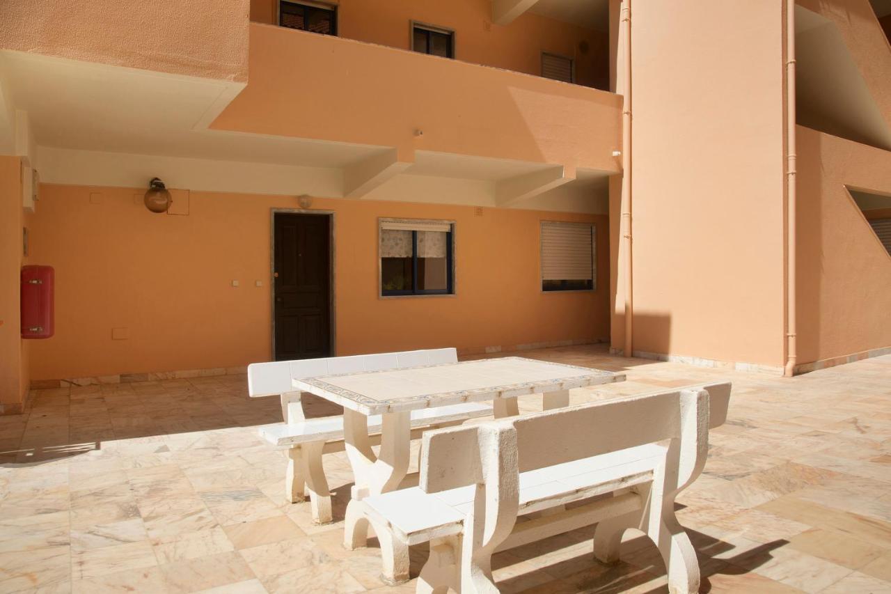 Sao Bernardino Beach House Atouguia Da Baleia Luaran gambar